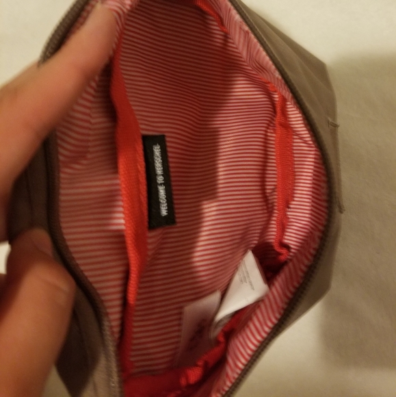 ๐ Herschel Fourteen Hip Pack - Picture 4 of 5